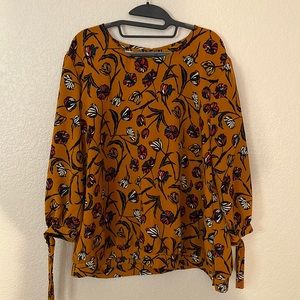 Floral blouse perfect for the fall.